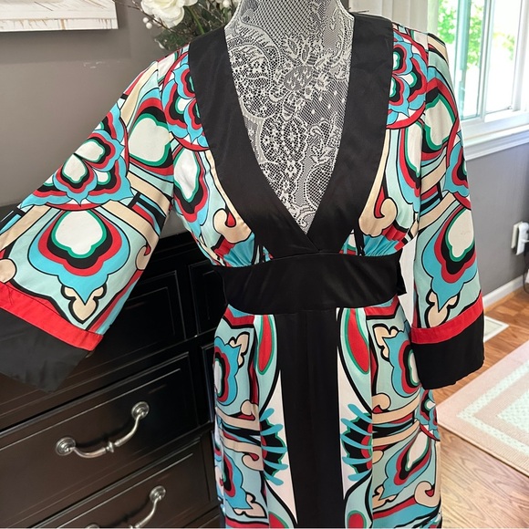 BeBe 100% Silk Graphic V-Neck Dress Size Small - Picture 3 of 16